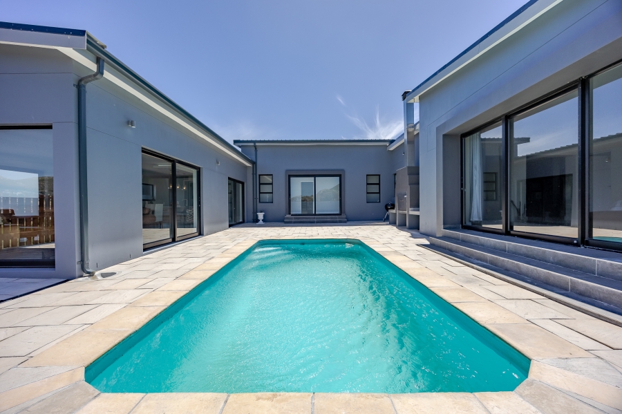 4 Bedroom Property for Sale in Crofters Valley Western Cape